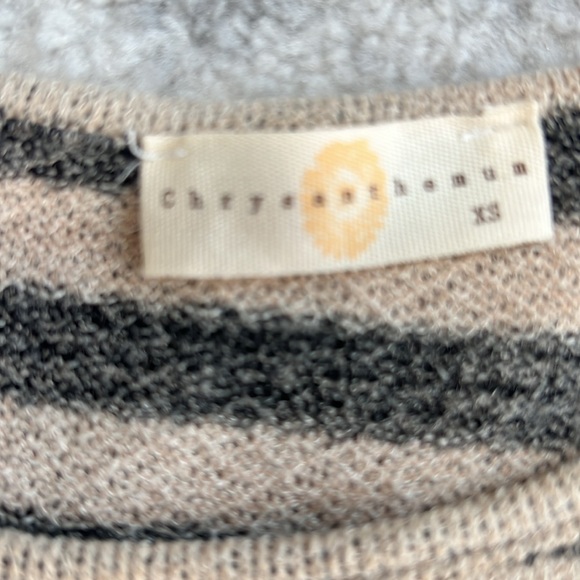 Adorable cut out dress🌸 - Picture 5 of 7